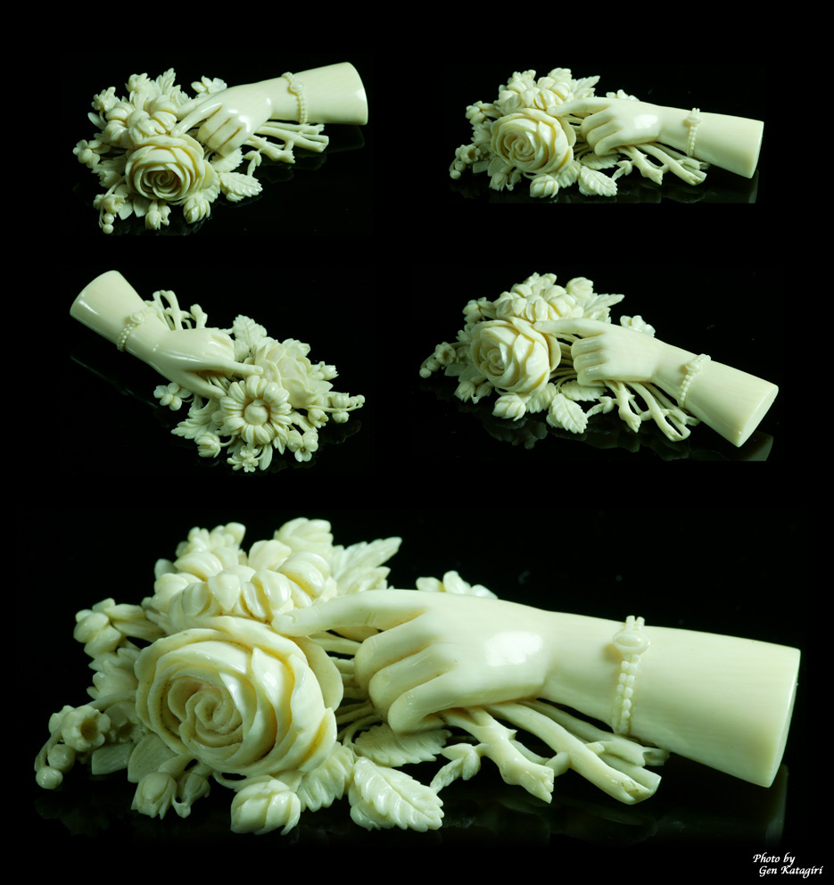 花束を持つ手 カーブドアイボリー ブローチ フランス アンティーク