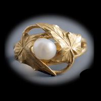 サインドピース アールヌーボー・リング MIAULT作 フランス　1900年頃 バロック真珠、18K